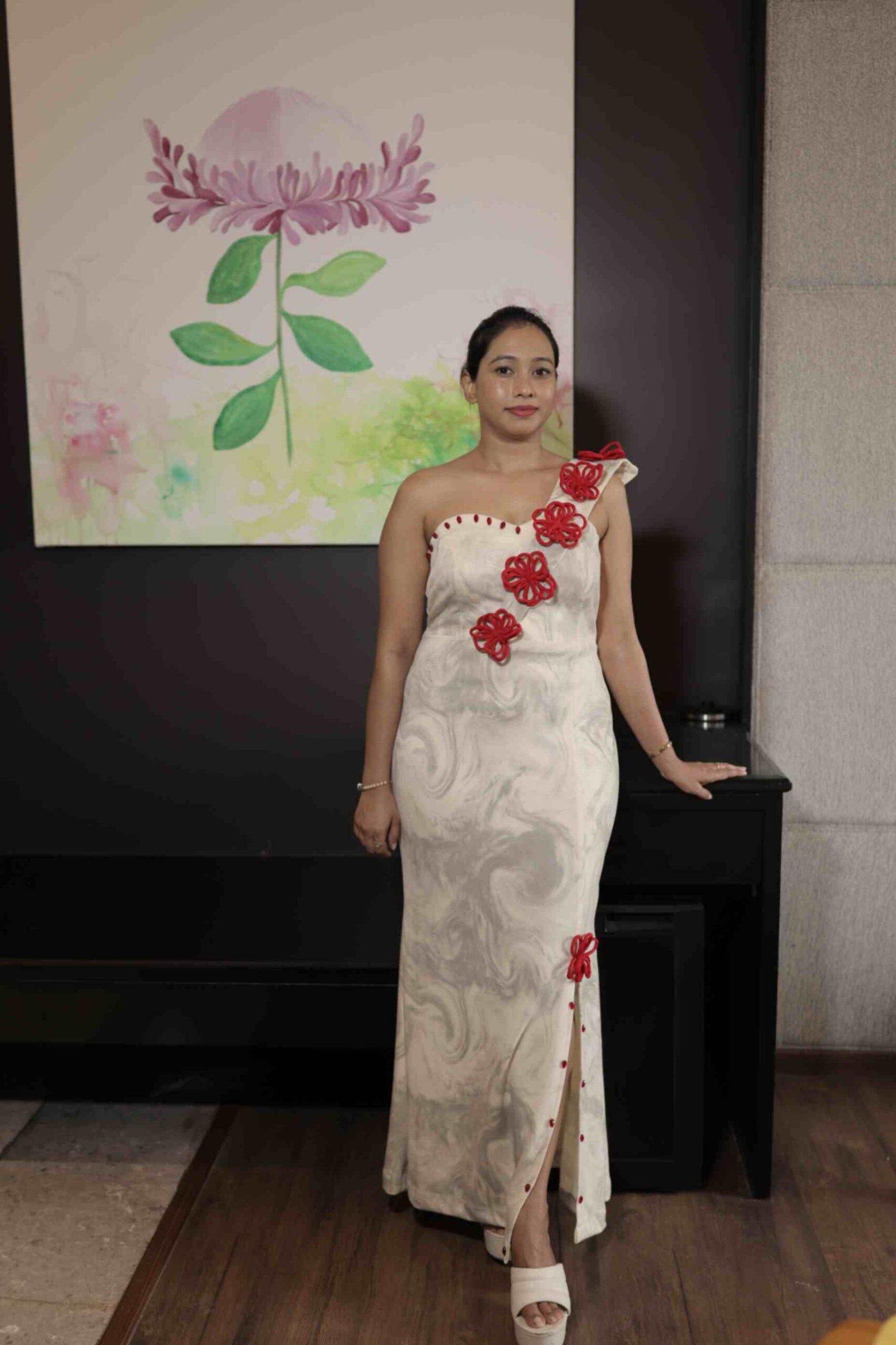 OFF WHITE ONE SHOULDER WITH RED FLORAL APPLIQUES - Image 4